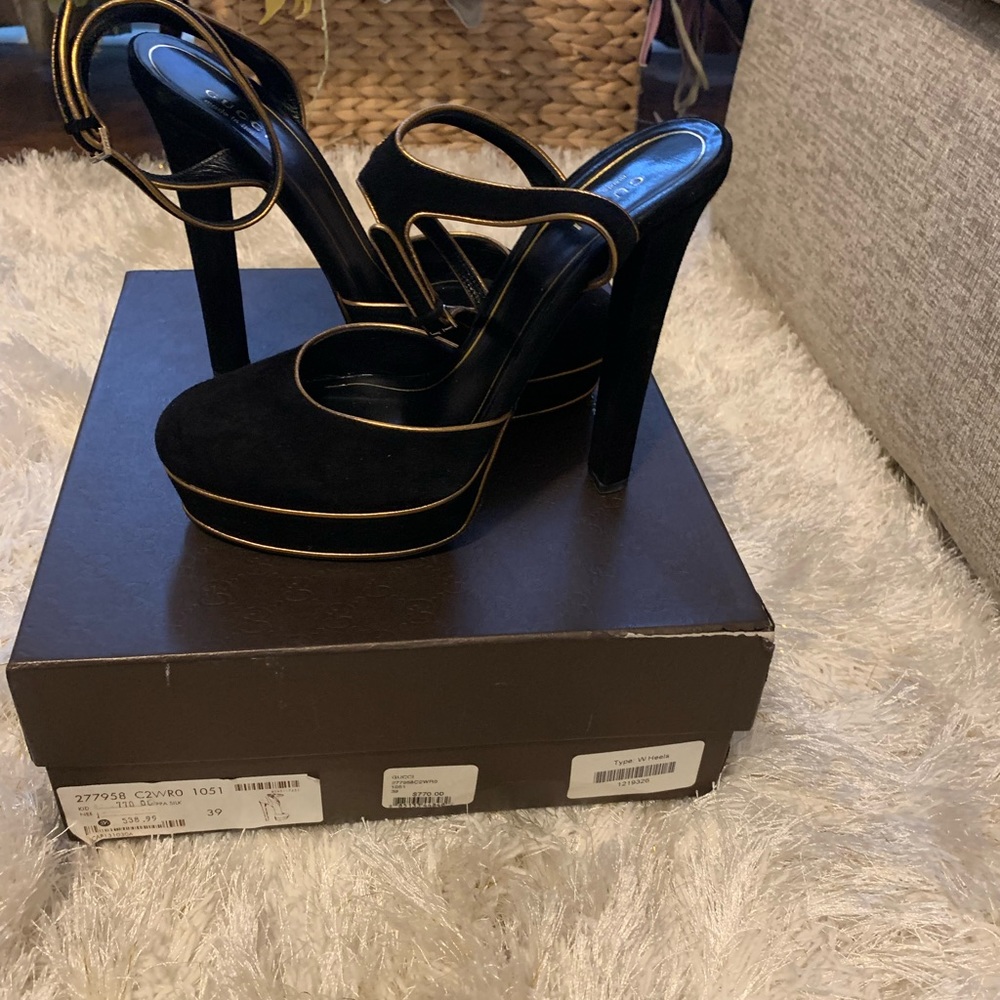 Authentic Black Gucci close toe heels.